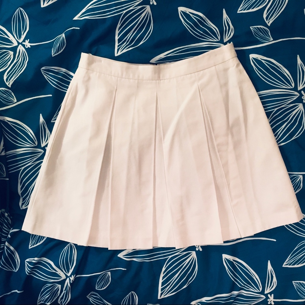 Relisting: White pleated Uniqlo skirt